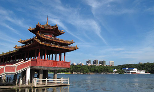 长沙的蓝天白云之湖南烈士公园